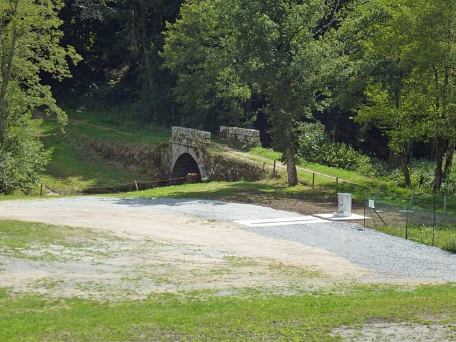 Aire d'accueil de camping-cars de Pérols sur Vézère_2