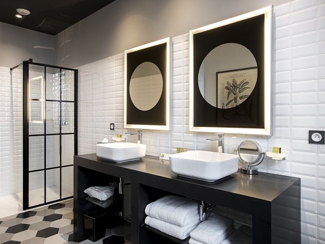 Clos-Castel-Hotel-chambre-confort-douche