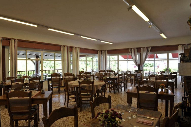 UR-HEGIAN-Salle-de-Restaurant