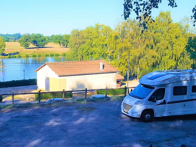 Aire de Camping-cars - Saint-Hilaire-les-Places