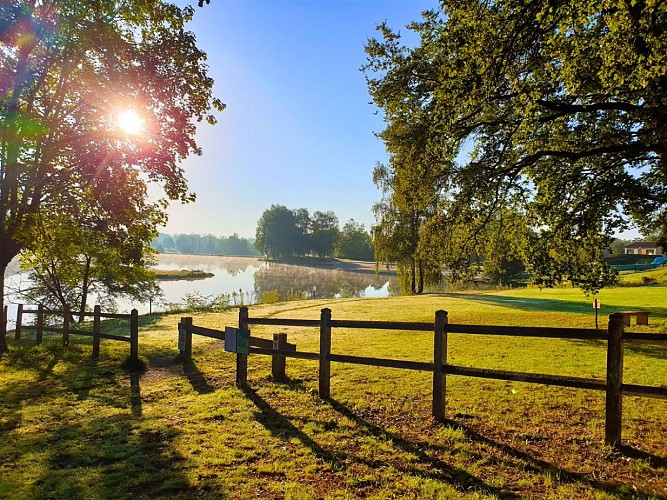 Aire de Camping-cars - Saint-Hilaire-les-Places