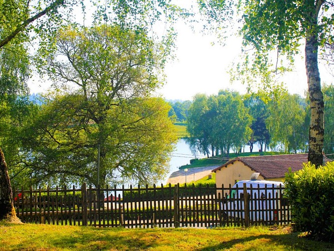 Aire de Camping-cars - Saint-Hilaire-les-Places