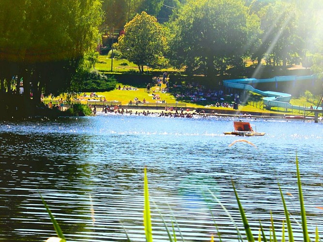 Aire de Camping-cars - Saint-Hilaire-les-Places