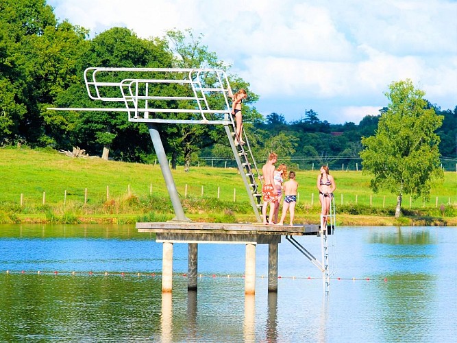 Aire de Camping-cars - Saint-Hilaire-les-Places