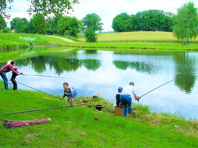 Aire de Camping-cars - Saint-Hilaire-les-Places