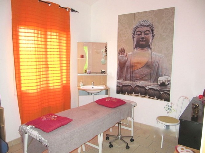 HLOAQU047FS0021I_sallemassages