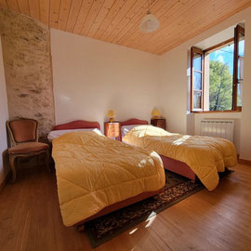 Chambre-jaune-2lits