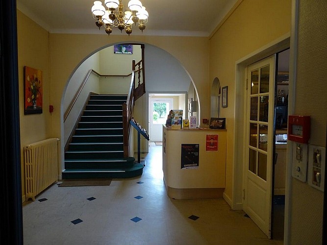 cerizay-hotel-restaurant-le-cheval-blanc-entree