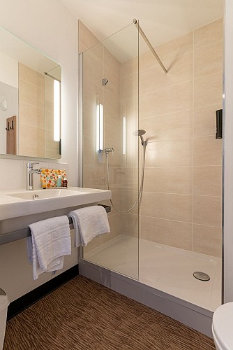 BB4646 SALLE DE BAIN 1