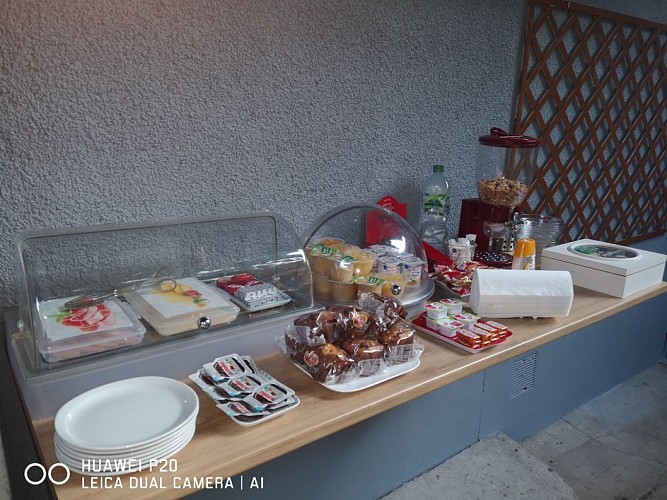 ea3ee2834685efb4ea946eddcd0911dbddf4657ac28897744f2df2b772caf9df-d4560cee61_v0_w1024xh768_rDEF