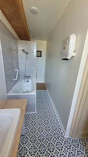 Une salle de bain _ a bathroom
