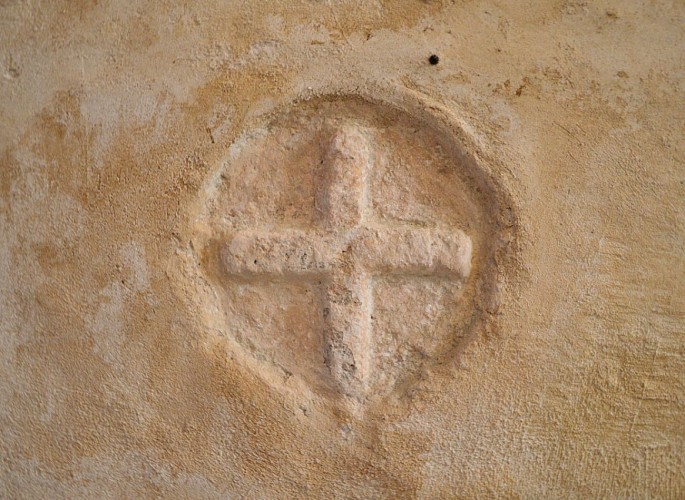 BATISCAN Photos - St Hilaire 4 Croix de consécration