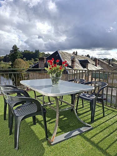 Terrasse le Bellerive vue étang 