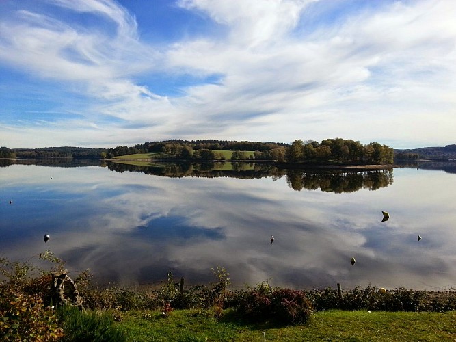 le lacc de vassivière - La caravelle de vassivière