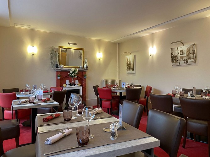 rochechouart-hotel-restaurant-france