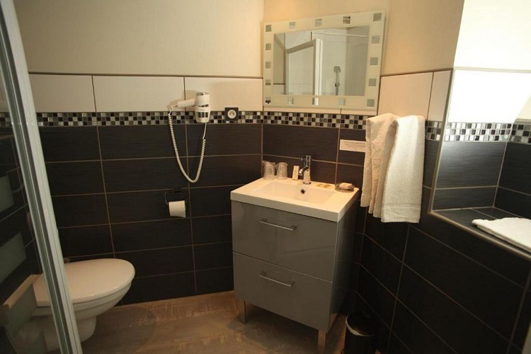 Hôtel restaurant Le Relais du Taurion salle de bain