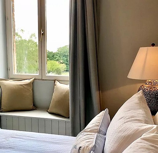 15A12B17-BED0-41E3-A1B9-FBA18A94B188