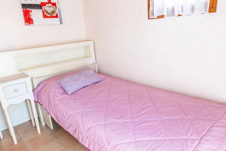 GiteAmelie-Argentat_chambreRose_8