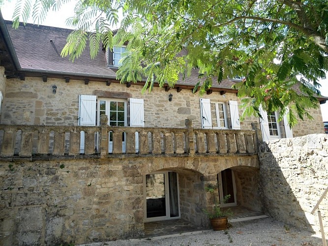 LocationVIGNAIS-Queyssac-les-Vignes_façade_2