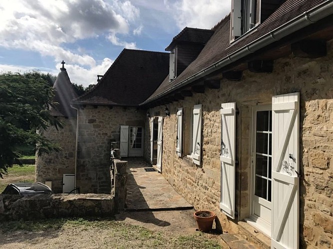 LocationVIGNAIS-Queyssac-les-Vignes_terrasseMaison_3