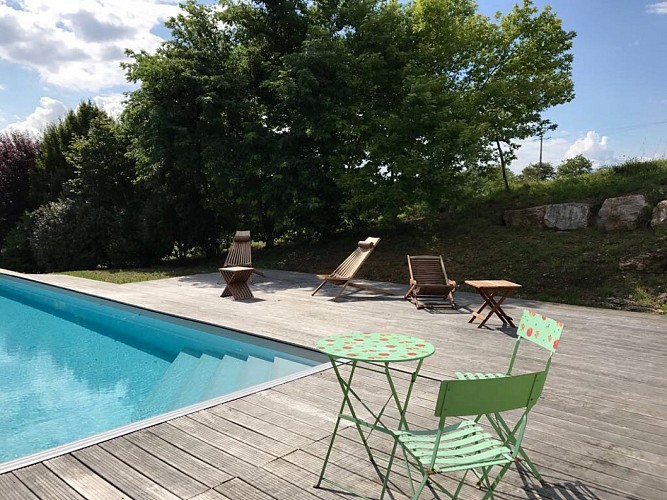 LocationVIGNAIS-Queyssac-les-Vignes_terrassePiscine_7