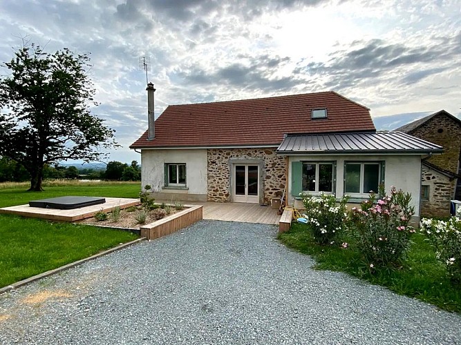 ec04246e-44c4-420e-a93e-d9360a4eec64