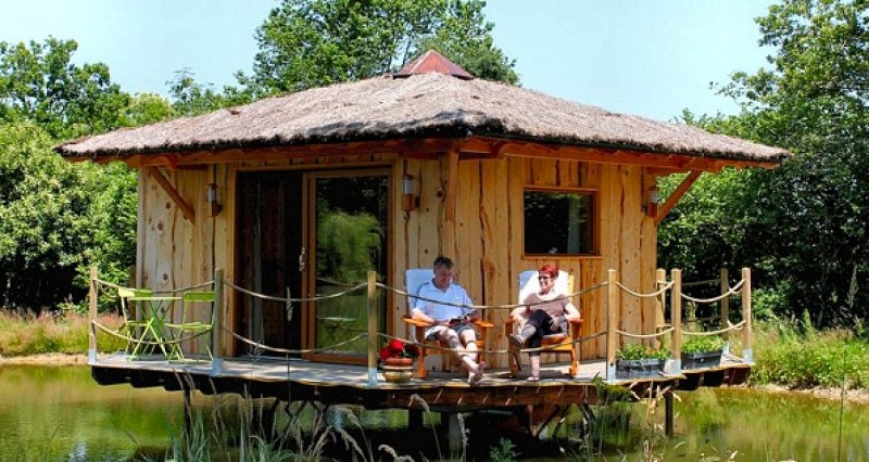 Gite : Domaine de la vergnolle cabane sur l'eau_1