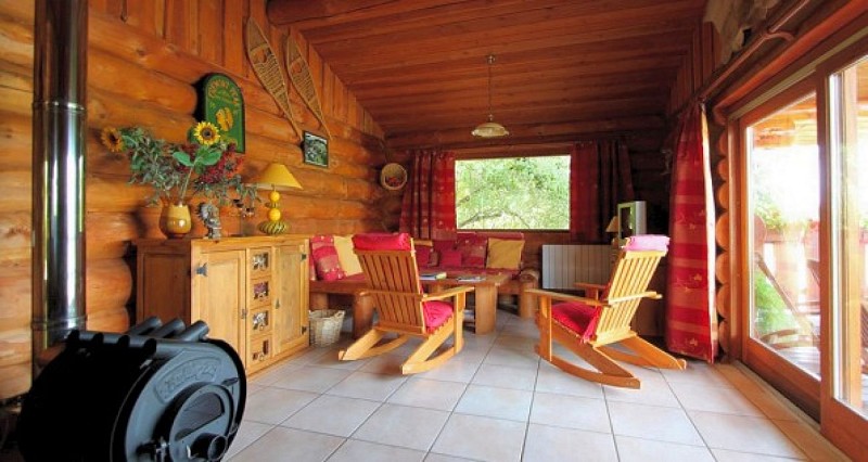 Gite insolite: Domaine de la Vergnolle Fustes en bois "le Trappeur'