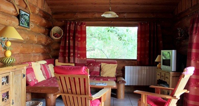 Gite insolite: Domaine de la Vergnolle Fustes en bois "le Trappeur'_3