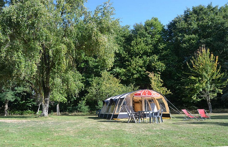 Tente tunnel 'Chevreuil' - Camping Dun le Palestel