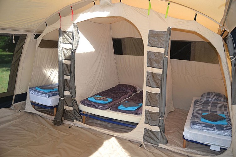 Tente tunnel 'Chevreuil' - Camping Dun le Palestel