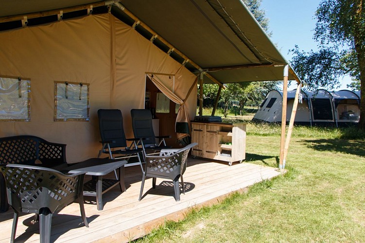 Tente safari 'Papillon' - Camping Dun le Palestel_1
