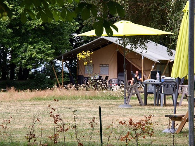 Tente safari 'Papillon' - Camping Dun le Palestel