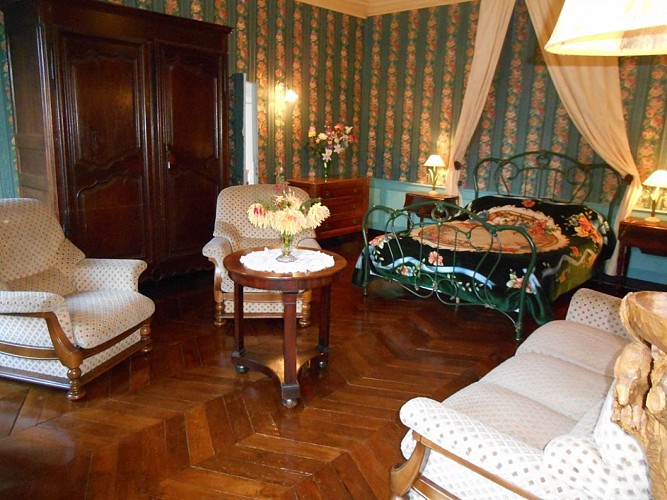 Meublé de M. & Mme Redon 1 étage Place St Pierre