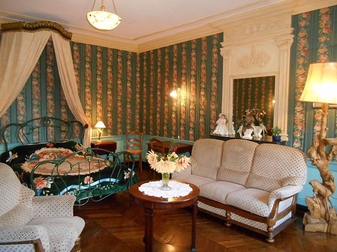 Meublé de M. & Mme Redon 1 étage Place St Pierre