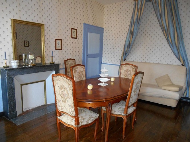 Meublé de M. &amp; Mme Redon 1 étage Place St Pierre_1