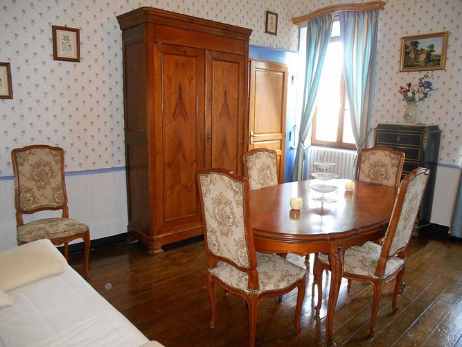 Meublé de M. &amp; Mme Redon 1 étage Place St Pierre_2