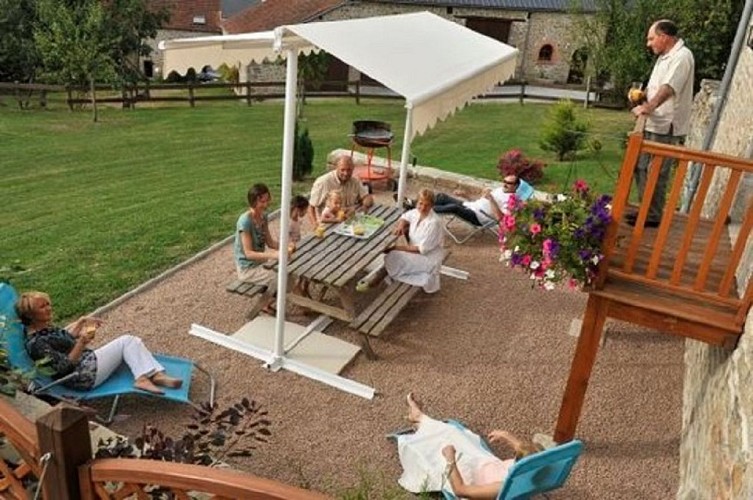 terrasse-du-gite-de-charme-les-2-coqs