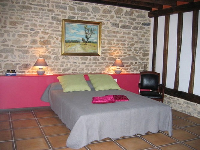 chambre-n-2-lit-de-160-gite-les-2-coqs-creuse