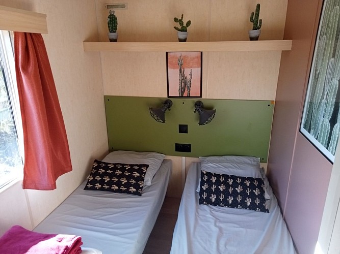 camping-la-perle-creuse-MH-4personnes-Arizona-chambre lits simples