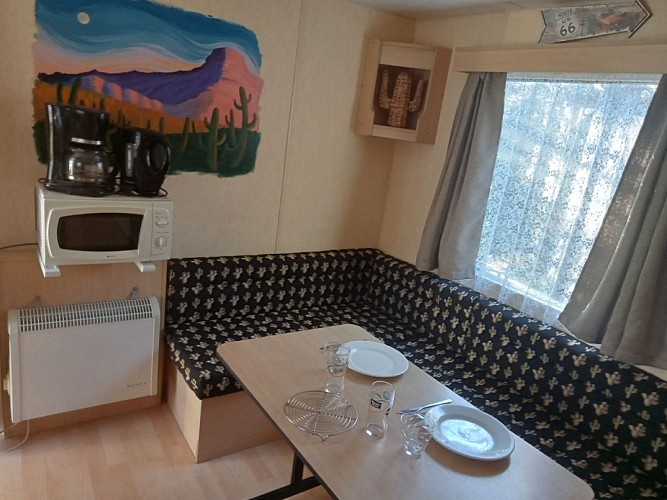 camping-la-perle-creuse-MH-4personnes-Arizona-salon salle à manger