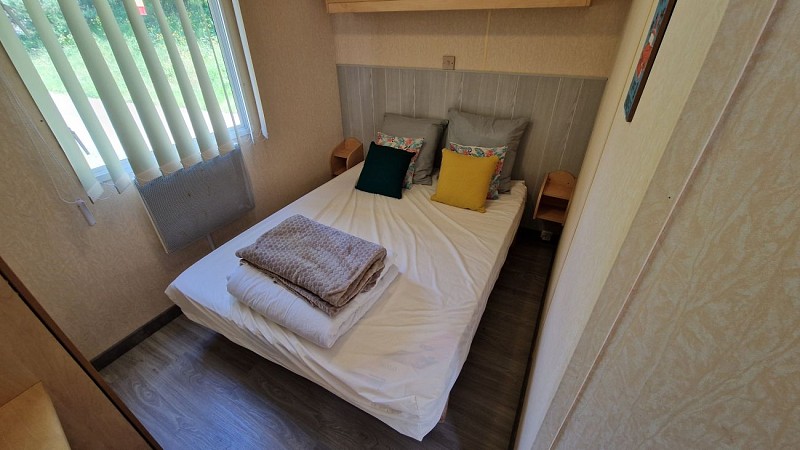 camping-la-perle-creuse-MH-6personnes-Californie-chambre lit double