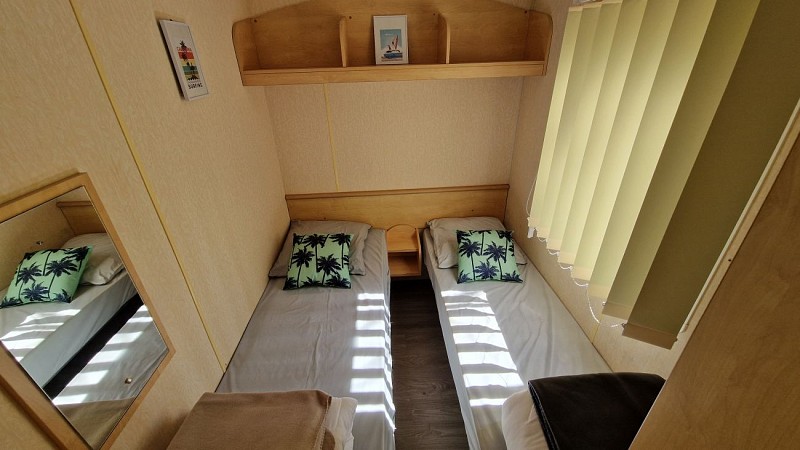 camping-la-perle-creuse-MH-6personnes-Californie-chambre2 lits simples