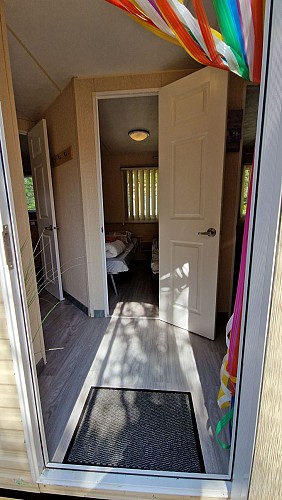 camping-la-perle-creuse-MH-6personnes-Californie-entrée