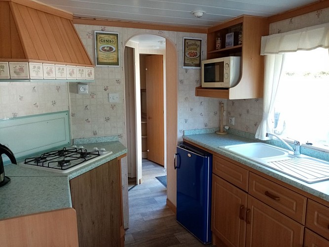 camping-la-perle-creuse-MH 4 personnes-Louisiane-cuisine