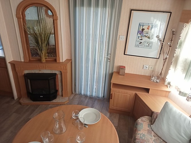 camping-la-perle-creuse-MH 4 personnes-Louisiane-salle à manger