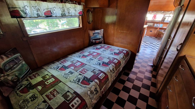 camping-la-perle-creuse-caravaneUS-Hollywood-2 personnes-couloir