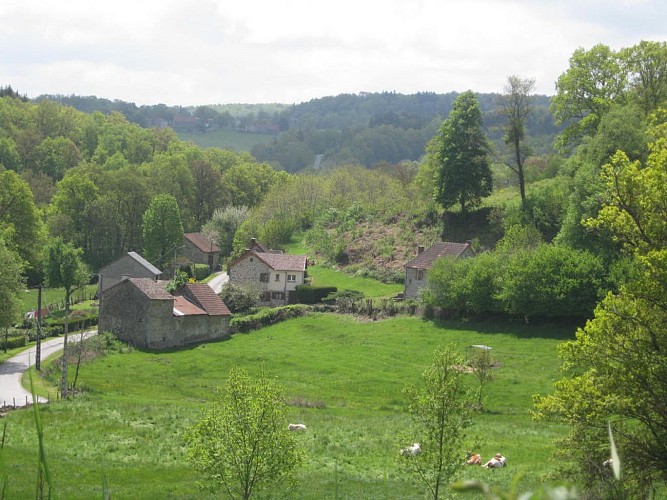 Le village de St avit de Tardes