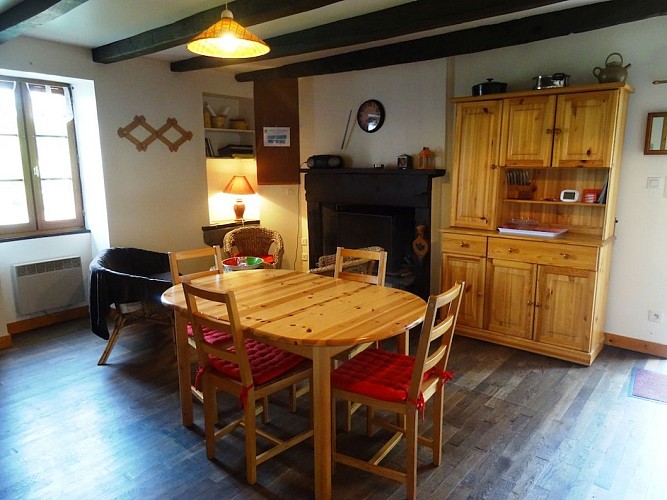 Cuisine et coin cheminée 23200 St avit de Tardes