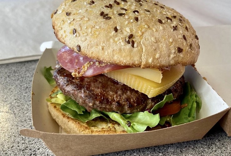 (c)2021 Delisnack Velaine